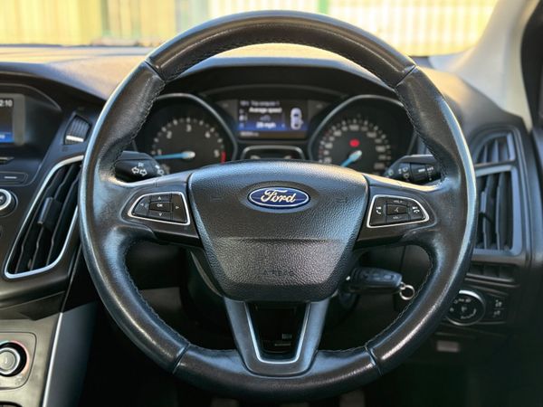 Ford Focus 2015 Low Kms!!! 370831206