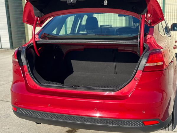 Ford Focus 2015 Low Kms!!! 370831200