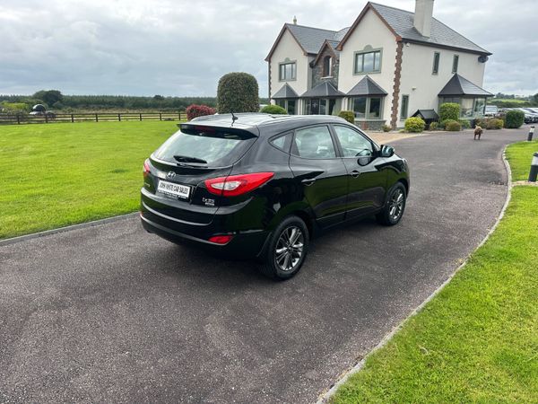 Hyundai ix35 1.7 ( low kilometres) 370831904