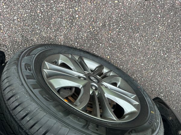 Hyundai ix35 1.7 ( low kilometres) 370831909