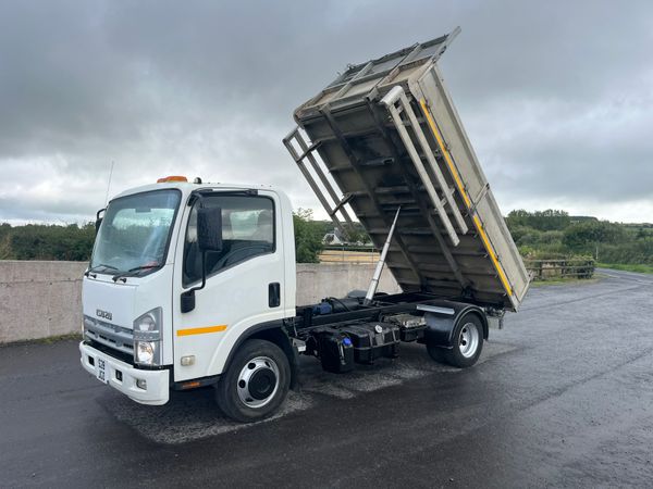 Isuzu tipper 370842077