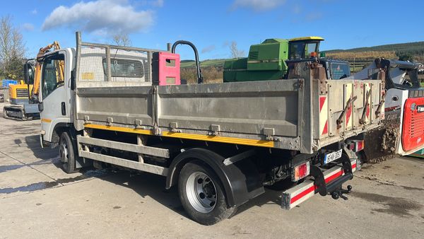 Isuzu tipper 370842078