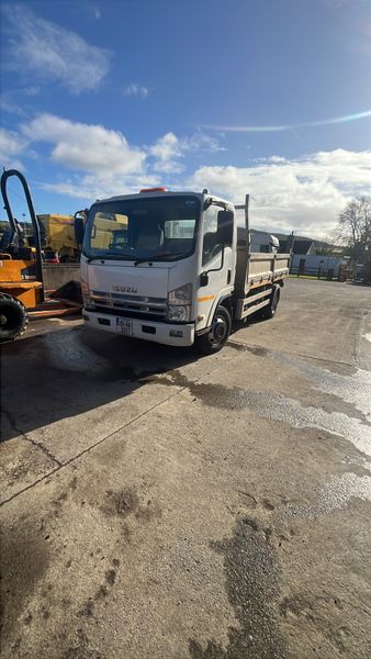 Isuzu tipper 370842072