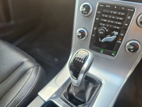 VOLVO V60 D4 190 BHP SE +LEATHER ESTATE 370889058