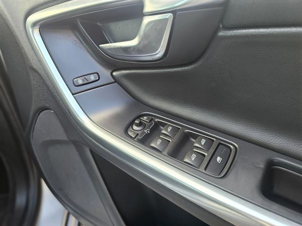 VOLVO V60 D4 190 BHP SE +LEATHER ESTATE 370889060