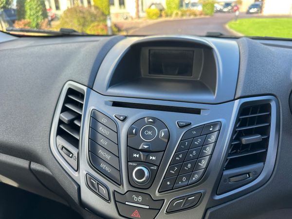 Ford Fiesta 2016 370975597