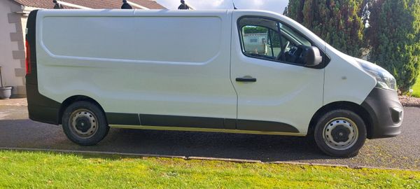 Opel Vivaro 2019 370995581