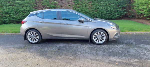 Opel Astra 2017 371006263