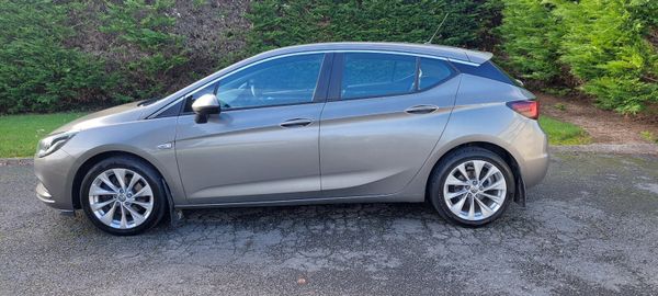 Opel Astra 2017 371006386