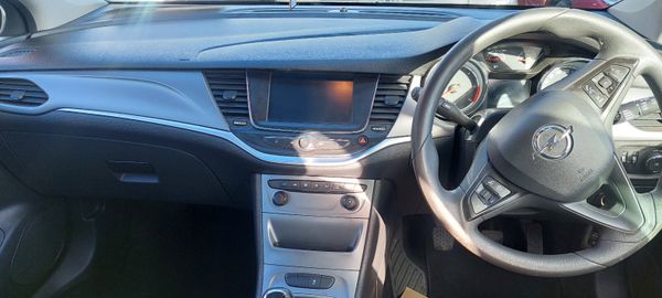 Opel Astra 2017 371006437