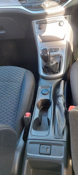 Opel Astra 2017 371006438