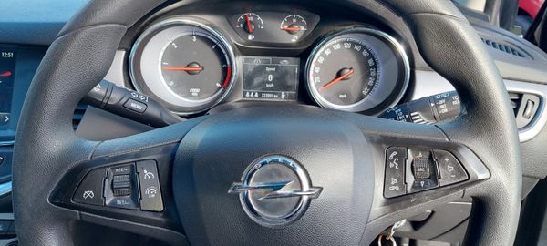 Opel Astra 2017 371006449