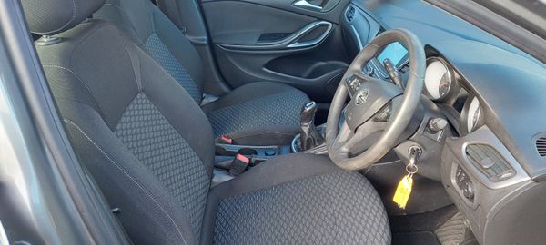 Opel Astra 2017 371006542