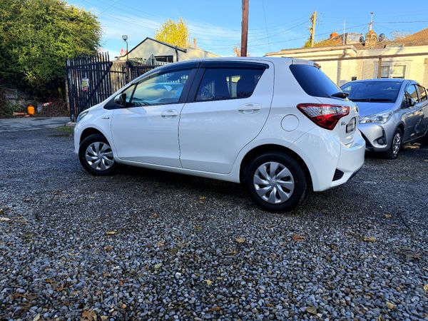 2018 Toyota Vitz Hybrid   (High spec) 371011434