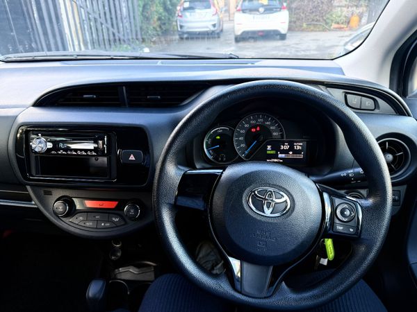 2018 Toyota Vitz Hybrid   (High spec) 371011454