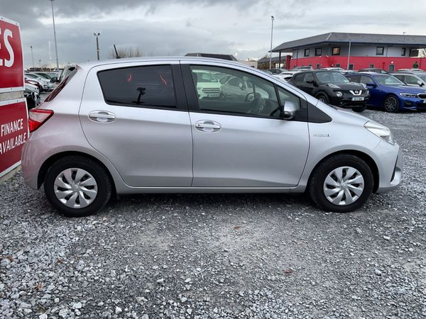 TOYOTA VITZ 1.5 PETROL HYBRID AUTO 64,000 KMS 371040874