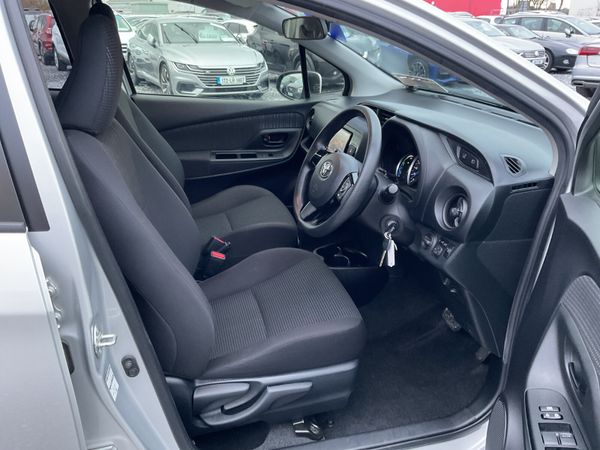 TOYOTA VITZ 1.5 PETROL HYBRID AUTO 64,000 KMS 371040881