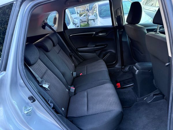 2019 Honda Fit 1.5 Petrol Hybrid,,Automatic 371041347