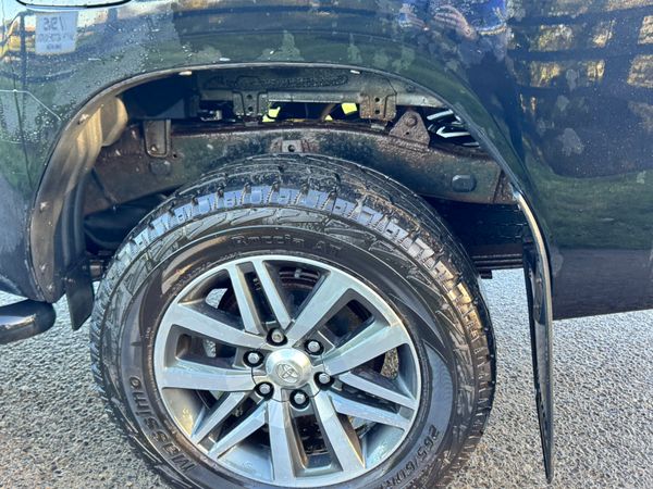 192 Toyota Hilux Invincible X Auto Spotless***** 371042554