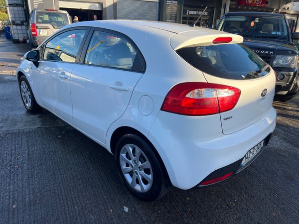 Kia Rio 2014 1.4 L CRDi 371053075