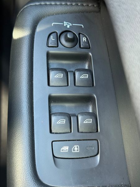 Now Reserved! Stunning 232 Volvo XC60 Hybrid! 371064832