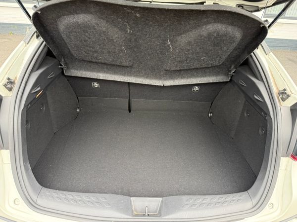 2018 Toyota C-HR  1.8 Hybrid automatic,Top Specs 371172465