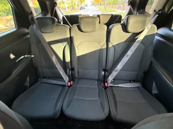 Stunning Kia Carens 7 Seater.  2-year Warranty. 371173635