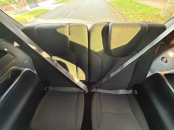 Stunning Kia Carens 7 Seater.  2-year Warranty. 371173637