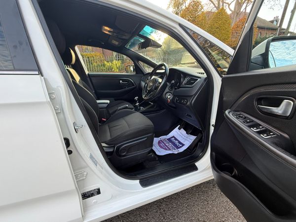 Stunning Kia Carens 7 Seater.  2-year Warranty. 371173652