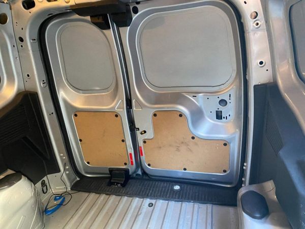 Ford Transit courier  2015 371206885