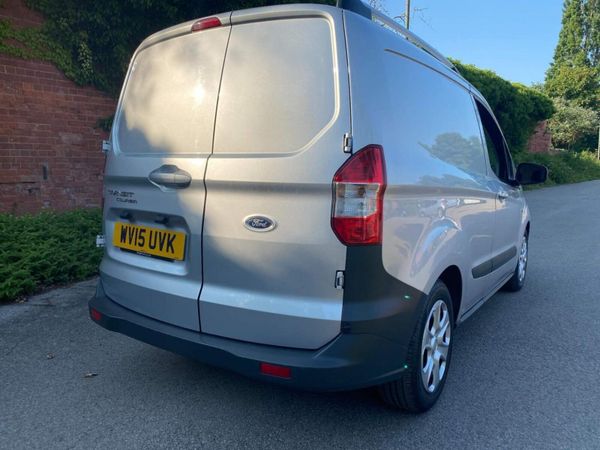 Ford Transit courier  2015 371206888