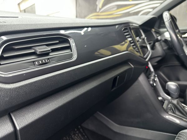 Vw T-Roc R line 371315902