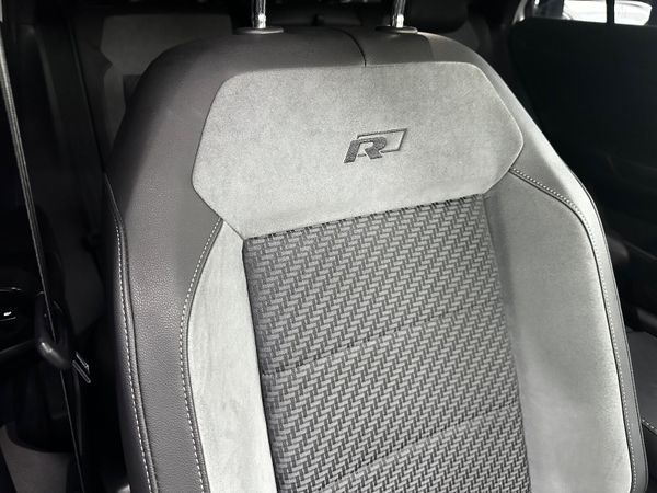 Vw T-Roc R line 371315918