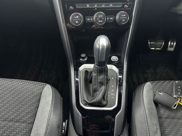 Vw T-Roc R line 371315928