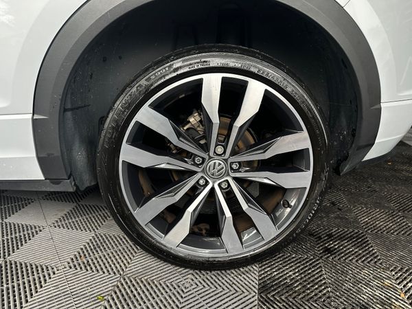 Vw T-Roc R line 371315941