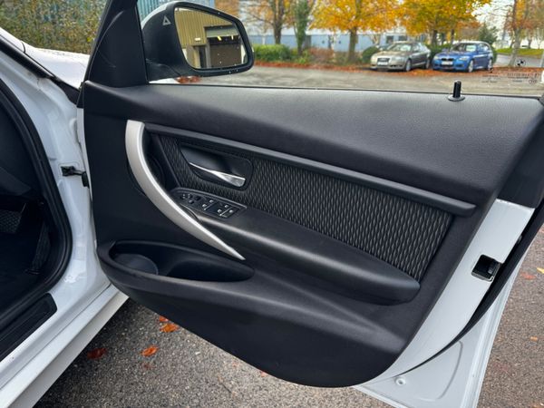 2017 BMW 3 series 320i Low mileage 371357792