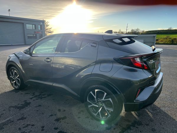 2021 Toyota CH-R Design 1.8 CVT Hybrid 371427988