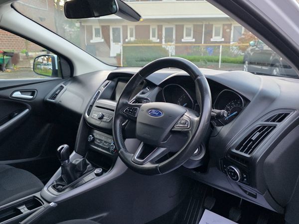 Ford Focus Zetec Petrol New Model 2016 371480681