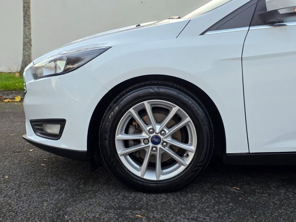 Ford Focus Zetec Petrol New Model 2016 371480683