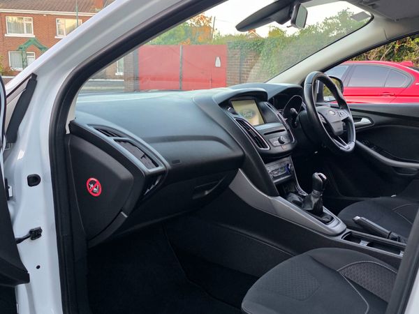 Ford Focus Zetec Petrol New Model 2016 371480694