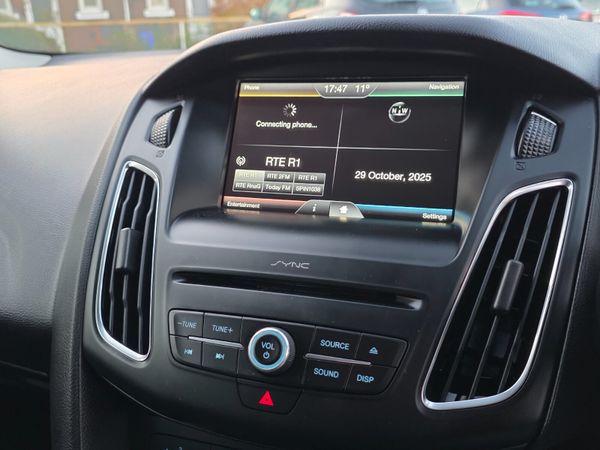 Ford Focus Zetec Petrol New Model 2016 371480696