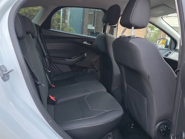 Ford Focus Zetec Petrol New Model 2016 371480692