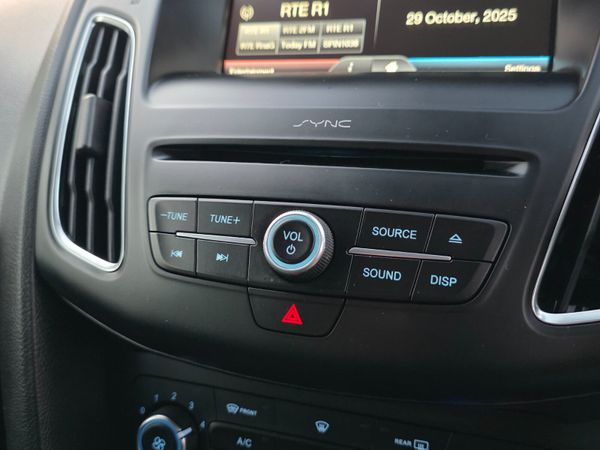 Ford Focus Zetec Petrol New Model 2016 371480710