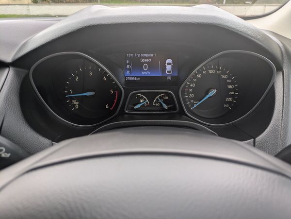 FORD FOCUS TITANIUM FULL SERVICE HISTORY/ NCT 3/27 371490427