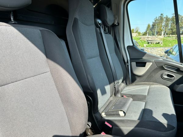 Renault master 2.3 DCI LWB **price inc vat** 371534014