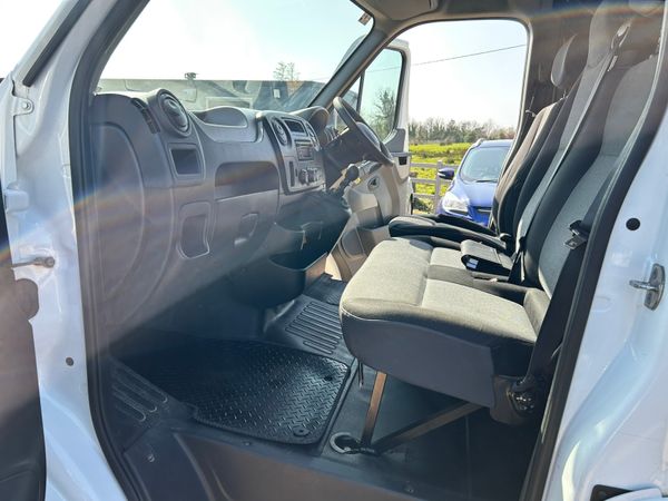 Renault master 2.3 DCI LWB **price inc vat** 371534015