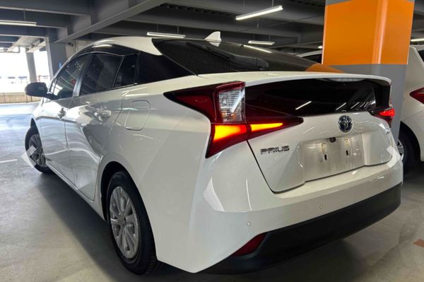 Two 2022 Toyota Prius landing Dublin 28/12/25 371537198