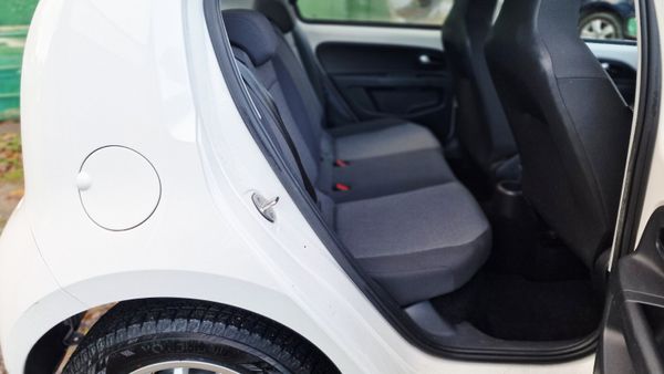 Volkswagen up! 2014 371698029