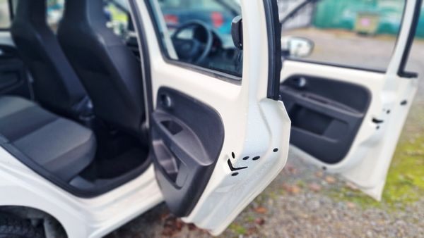 Volkswagen up! 2014 371698035