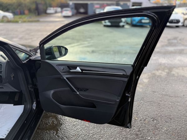 VOLKSWAGEN GOLF BLACK 2016 1.4L PETROL AUTOMATIC 371717756